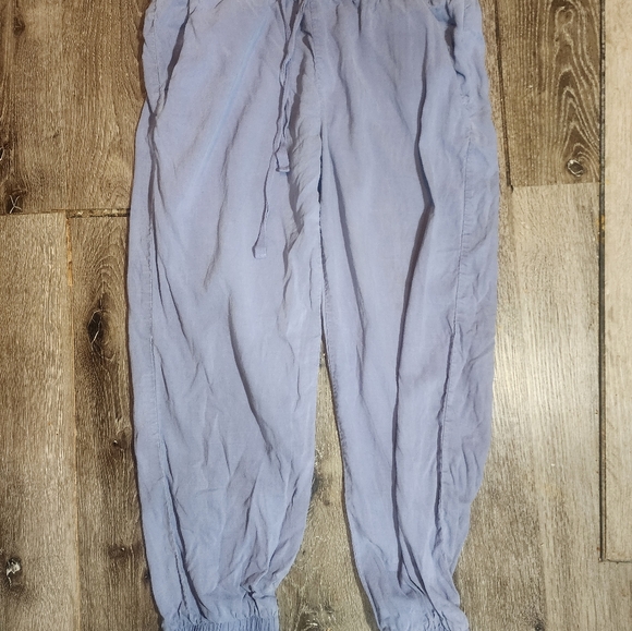 Cloth & stone - Picture 2 of 5